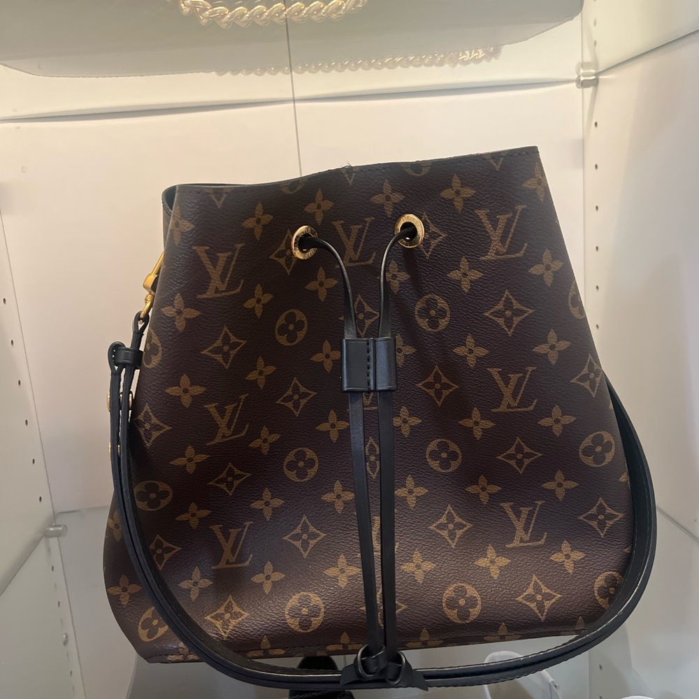 Louis Vuitton NéoNoé MM Handbag